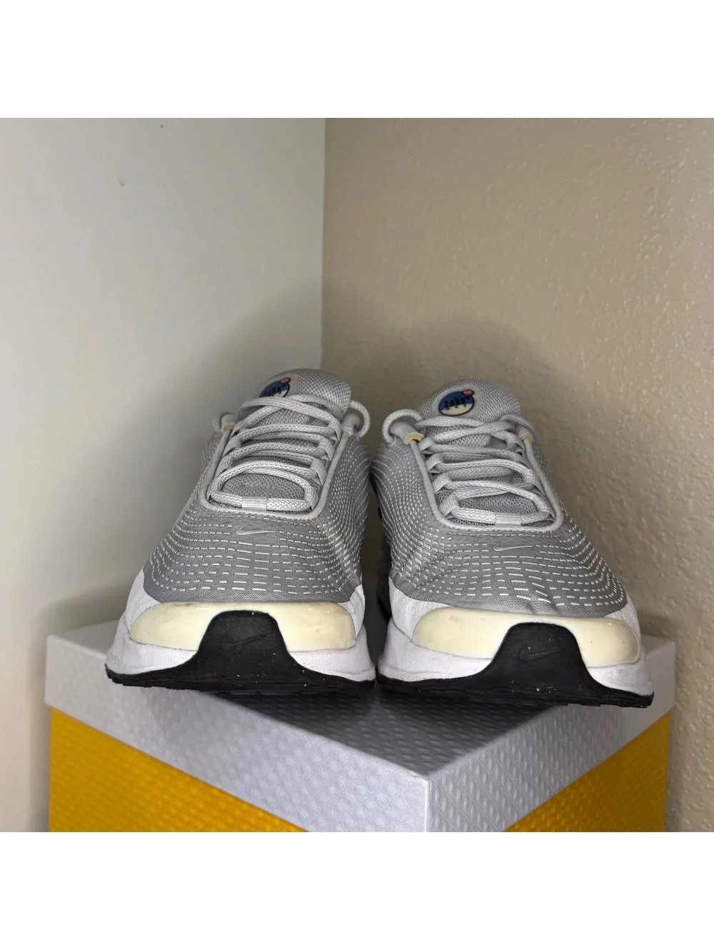 Nike Air Max DN White Blue Black Men’s Running Shoes Size 10.5 DV3337-005